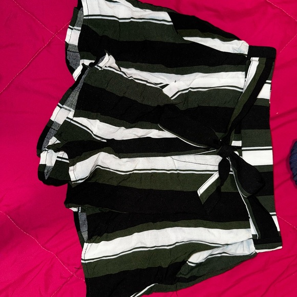 Fashion nova, Pretty little thing, other tops + shorts - Picture 7 of 8